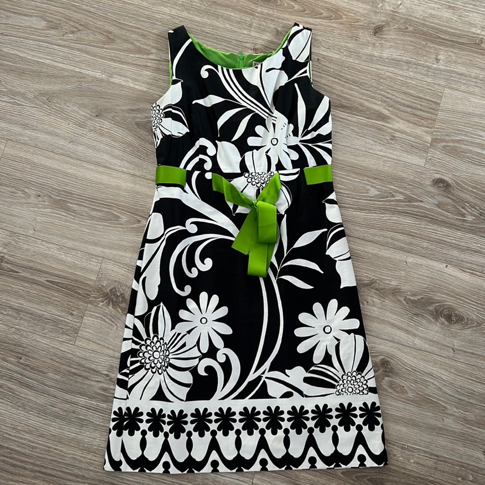 Black and white sleeveless sheath dress